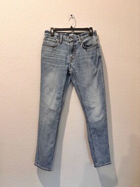 Old Navy Men's Skinny Jeans in Light Wash Blue